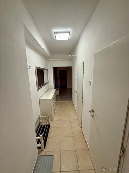 Ponúkam vo výbornej lokalite 2izbový byt na prenájom, byt je