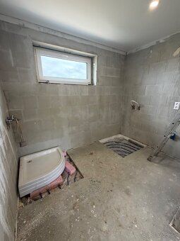 Ponúkam na predaj dvojpodlažny 4-izbový rodinný dom v štádiu