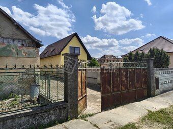 STAVEBNÝ POZEMOK SO SIEŤAMI – KOŠÚTY, KÚSOK OD GALANTY
Popis