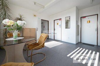 Ponúkame na prenájom kancelársky priestor o výmere 13,30m2. 