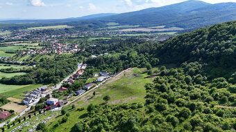 Na predaj pozemok v obci Trencianske Mitice. Ide o parcely, 