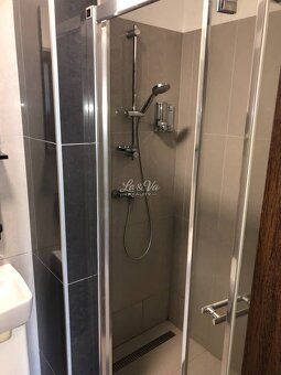Ponúkame Vám na predaj 2-izbový apartmán v novostavbe v obci