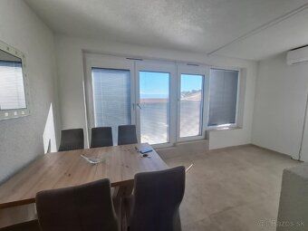 DADOT ponúka na predaj je dvojizbový apartmán nachádzajúci s