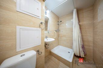 Ponúkame na predaj slnečný, priestranný 4 izbový byt o výmer