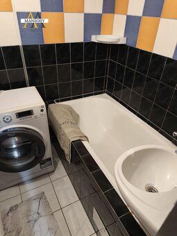 Na predaj 3 izbový byt 80 m2 za 59 000 eur. Byt má dva balkó