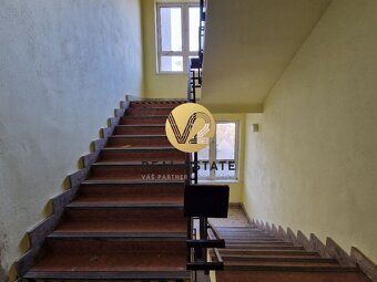 Maroš Vereš +421 904 086 200 maros.veres@v2realestate.sk
V2 