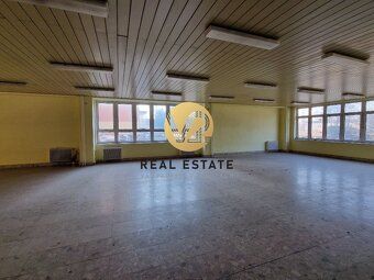 Maroš Vereš +421 904 086 200 maros.veres@v2realestate.sk
V2 
