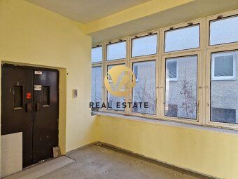 Maroš Vereš +421 904 086 200 maros.veres@v2realestate.sk
V2 