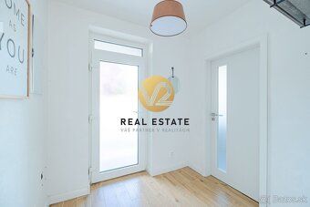Maroš Vereš +421 904 086 200 maros.veres@v2realestate.sk
V2 