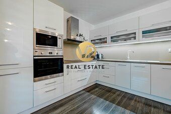 V2 real estate ponúka NA PREDAJ 5I RODINNÝ DOM S BAZÉNOM, 10