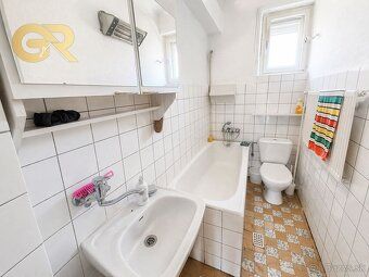 Ponúkame Vám na predaj dvojpodlažný Rodinný dom v malebnej o