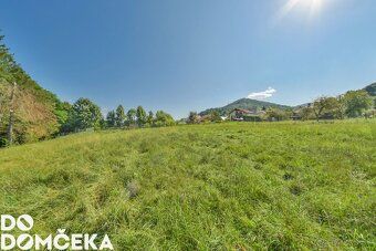 Spoločnosť DO DOMČEKA vám ponúka na predaj slnečný pozemok s