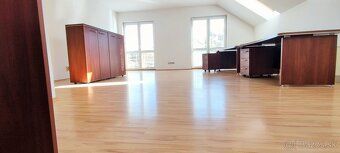 SAMOSTATNÉ UZAVRETÉ POSCHODIE PRE SÍDLO FIRMY - 125 m2 BEZ P