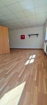 Ponúkame na prenájom samostatný kancelársky celok v polyfunk