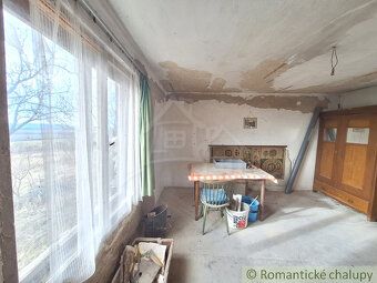 Dvojposchodová chata s vínnou pivnicou sa nachádza na okraji