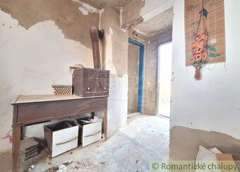 Dvojposchodová chata s vínnou pivnicou sa nachádza na okraji