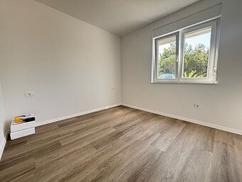 LaHoREAL.eu ponúka Na predaj je trojizbový apartmán (A2) s c