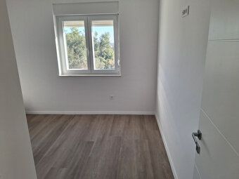 LaHoREAL.eu ponúka Na predaj je trojizbový apartmán (A2) s c