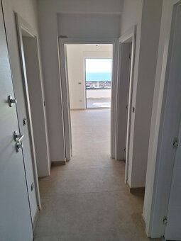 LaHoREAL.eu ponúka Na predaj je trojizbový apartmán (A2) s c