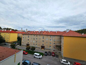 Ponúkam na prenájom trojizbový byt v Banskej Bystrici na ul.