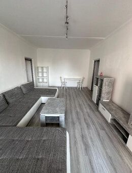 Typ: 3-izbový byt Ulica: Šalviová Obec: Bratislava-Ružinov
R