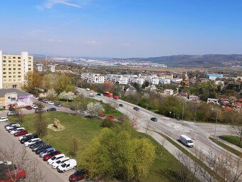 Typ: 3-izbový byt Ulica: Murániho Obec: Nitra
Ponúkame na pr