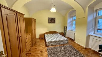 Typ: 2-izbový byt Ulica: Hlavná Obec: Košice-Staré Mesto
Pon