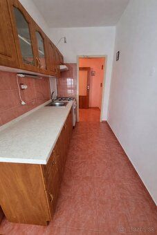 PREDAJ | 3,5-IZBOVÝ BYT SO ZASKLENÝM BALKÓNOM Ul. D. Štúra, 
