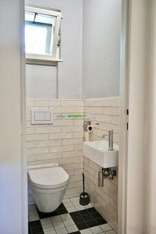 Ponúkame na prenájom spodné podlažie v rodinnom dome, úžitko