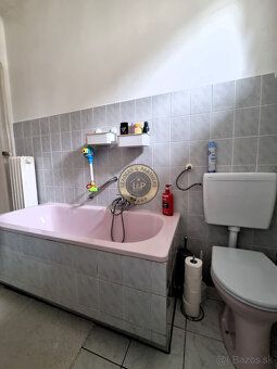Typ: Rodinný dom Ulica: Hegyeshalom Obec: Hegyeshalom
Realit