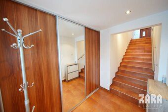 🏡 VEĽKÝ 3-PODLAŽNÝ RODINNÝ DOM – 3 SAMOSTATNÉ BYTY | VYŠNÁ M