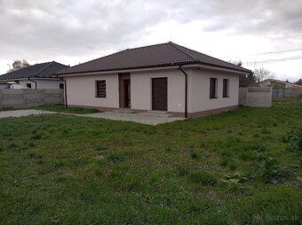 Prenájom novostavby 4 izbového RD bungalov v obci Hviezdosla