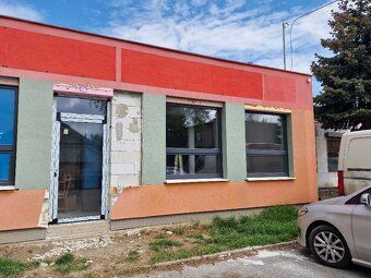 Ponúkame na prenájom priestor o výmere 52 m2 vhodný ako obch