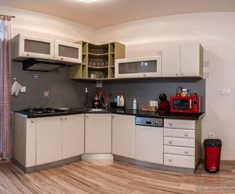 Predám 1-izbový+KK útulný priestranný zariadený apartmán/byt