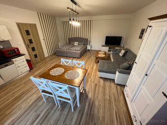Predám 1-izbový+KK útulný priestranný zariadený apartmán/byt