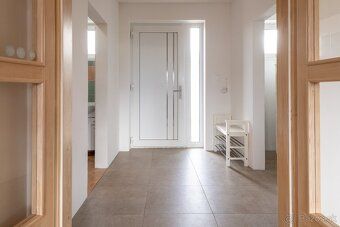 Ponúkame na predaj moderný 4-izbový rodinný dom – bungalov v