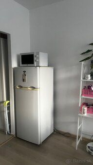 Prišiel čas predať môj štartovací bytík.
Garsónka na Saratov