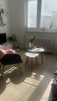 Prišiel čas predať môj štartovací bytík.
Garsónka na Saratov