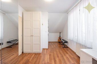 IBA U NÁS Ponúkame na predaj 5-izbový RD s jedinečnou atmosf