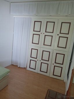 Ponúkame na prenájom priestranný, kompletne zrekonštruovaný 