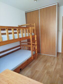 Ponúkam na predaj priestranný a svetlý 3-izbový byt vo vyhľa