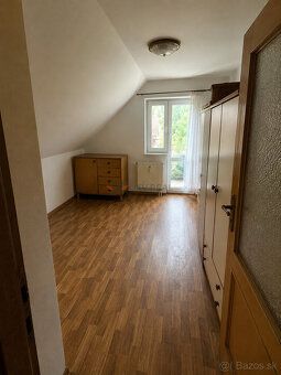 Ponúkam na predaj priestranný rodinný dom v tichej a vyhľadá