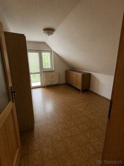 Ponúkam na predaj priestranný rodinný dom v tichej a vyhľadá