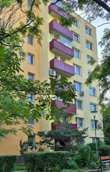 Typ: 3-izbový byt Ulica: Azalková Obec: Bratislava-Ružinov
P