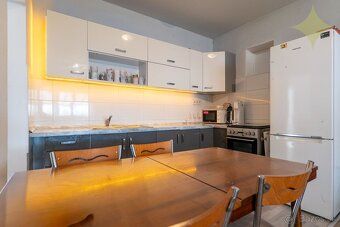 Premium Living Vám ponúka na predaj dva samostatné rodinné d