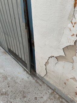 Ponúkam na predaj garáž v garážovom dome na Eisnerovej ulici