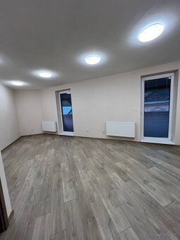 Prenájom kancelárskych priestorov 15m alebo 40m. Na 1poshodi