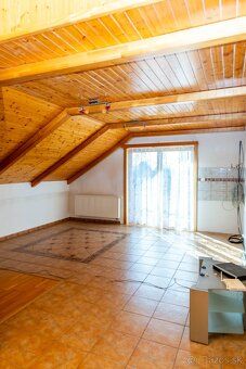 Exkluzívna ponuka – luxusný rodinný dom v centre obce
Ponúka