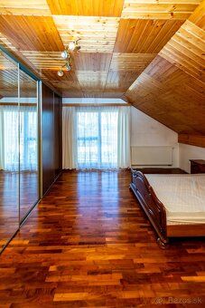 Exkluzívna ponuka – luxusný rodinný dom v centre obce
Ponúka