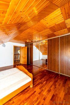 Exkluzívna ponuka – luxusný rodinný dom v centre obce
Ponúka